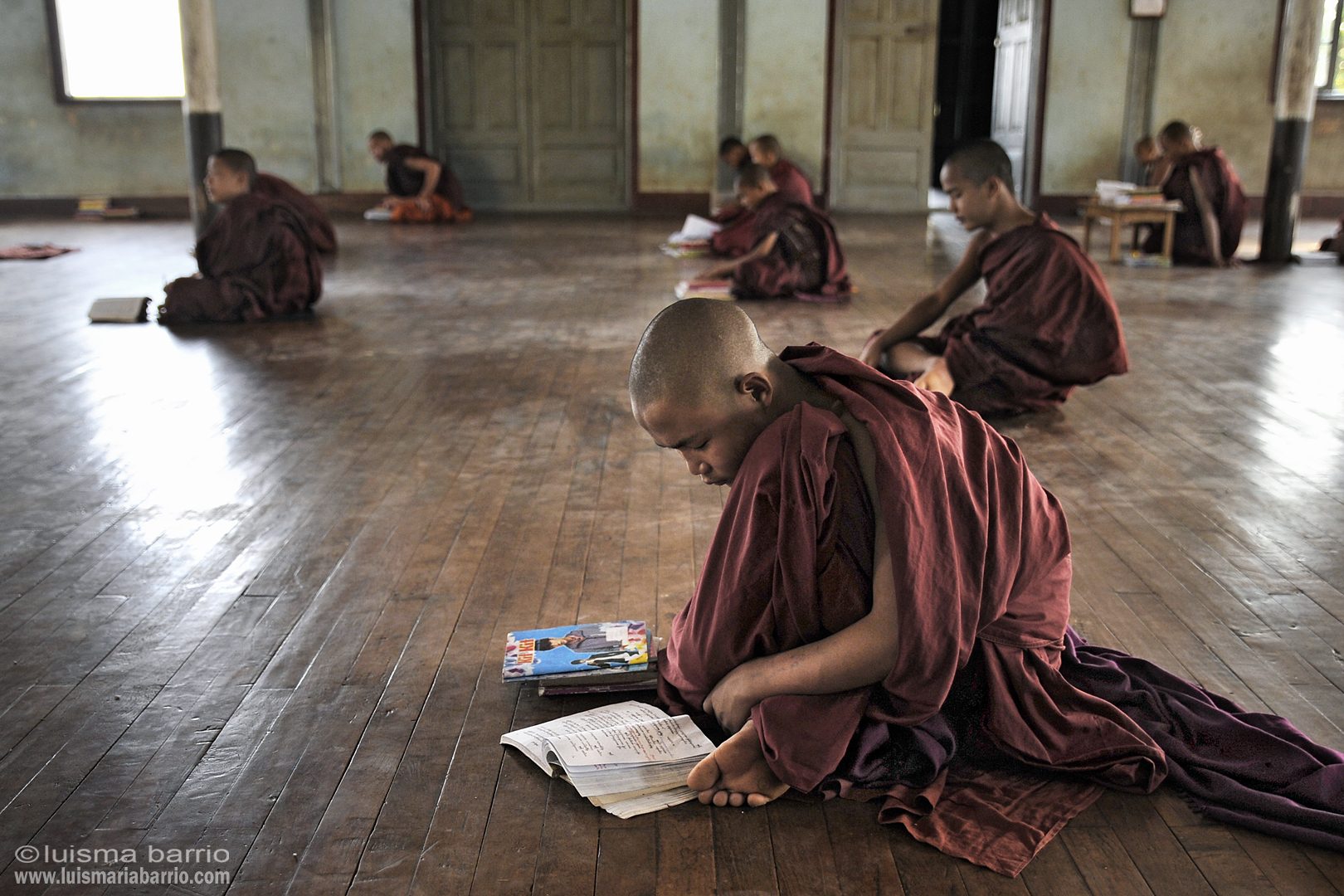 buddhist monastery monks burma myanmar
